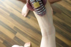 Un léger ballbusting…