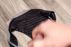 Avec la culotte sale de ma femme