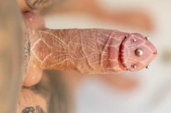 Magic cross et tatouage blanc