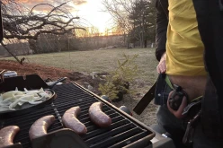 Je bave toujours devant une grosse saucisse