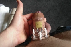 Ma bite vierge de 18 ans en chasteté