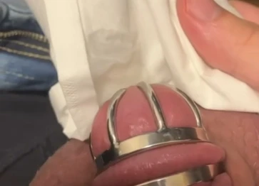 Éjaculation en cage